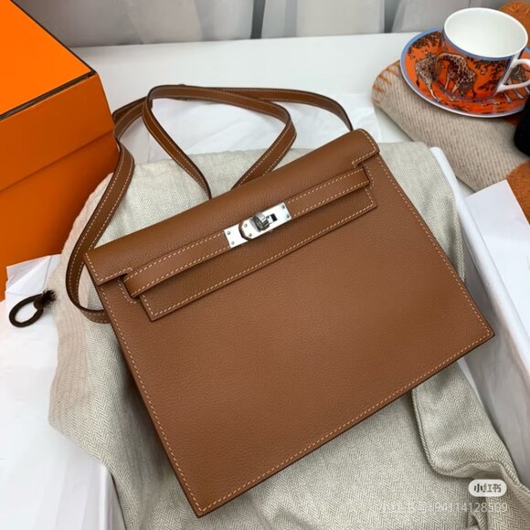 Classic Hermes Bag: A Stylish and Versatile Choice for Elegance - Picture 1 of 4
